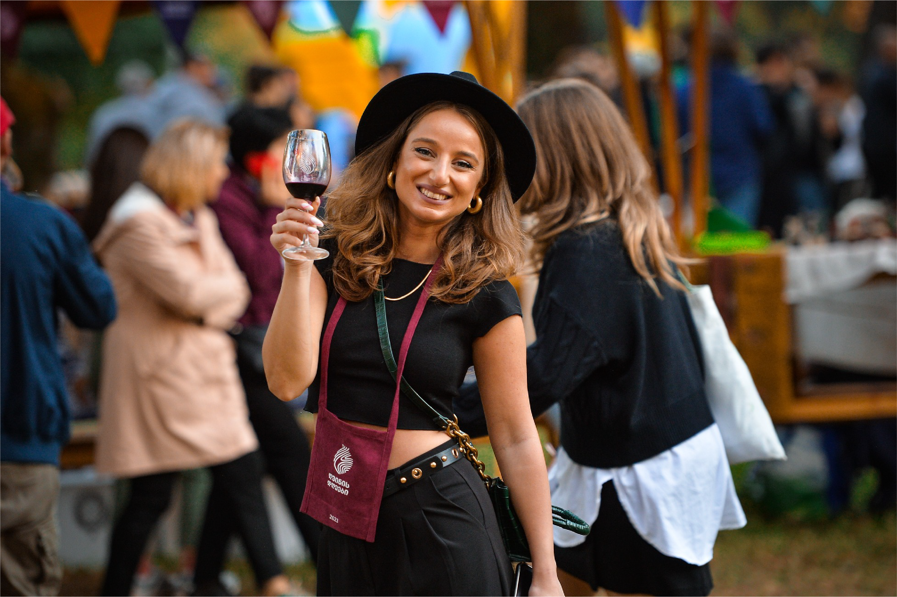 A farmer produces wine in a qvevri, and more than 300 types of wine are produced by large and small wineries.